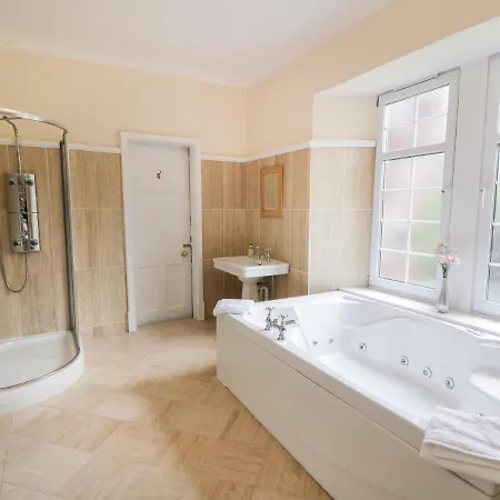 Auchentroig House *