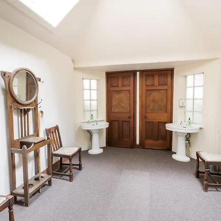 Auchentroig House Apartment