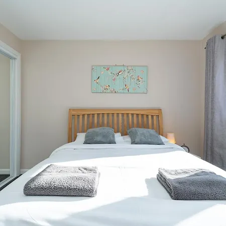 One Bedroom Ground Floor Flat Apartment *