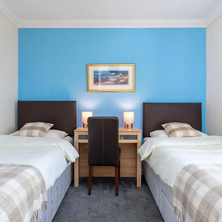 Holiday home New Four Bedroom House - Ensuite Stirling