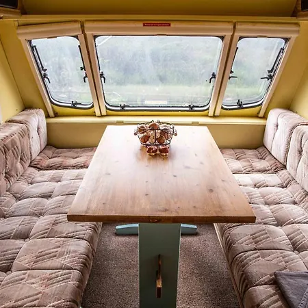 The Wee Yellow Caravan Stirling