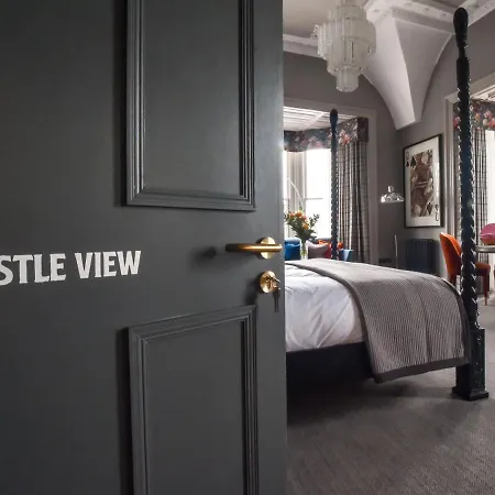 The Meadowpark Bar, Kitchen & Hotel *
