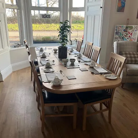 Ravenswood Bed & Breakfast 3*