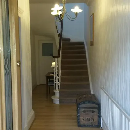 Ravenswood Bed & Breakfast 3*