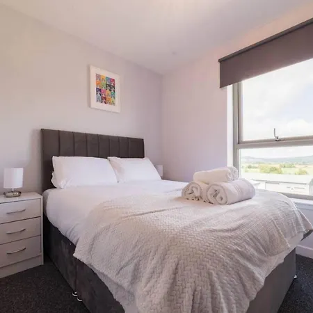 Modern 2 Bedroom Penthouse With Free Parking Holiday home