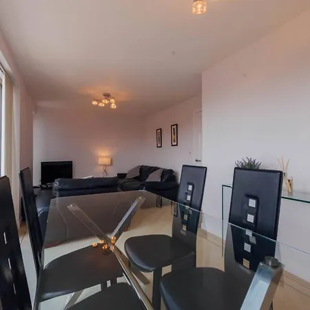 Modern 2 Bedroom Penthouse With Free Parking *