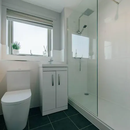 Modern 2 Bedroom Penthouse With Free Parking Holiday home
