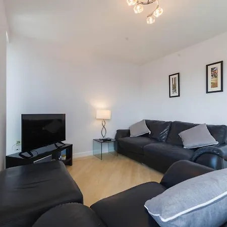 Holiday home Modern 2 Bedroom Penthouse With Free Parking Stirling