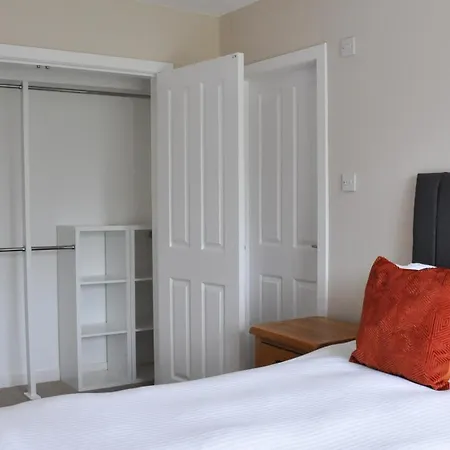 19 Snowdon Apartment *