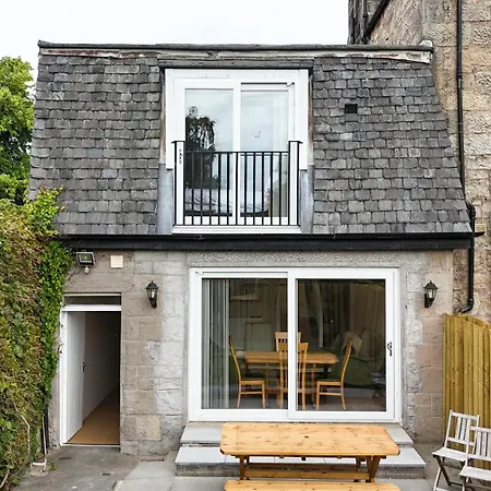 19 Snowdon Apartment *