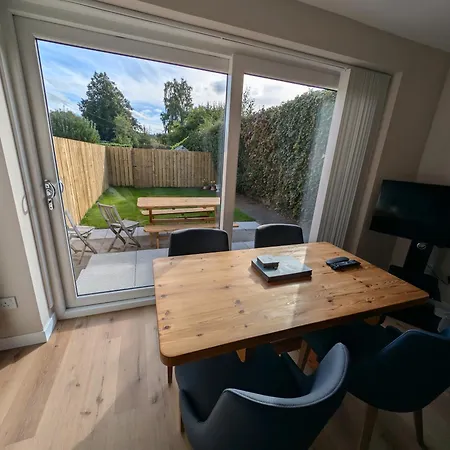 19 Snowdon Apartment *