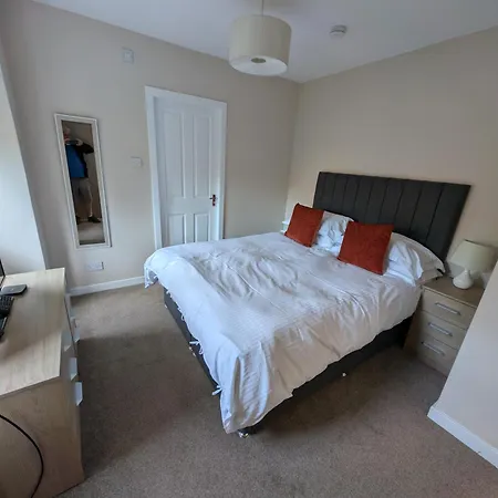 19 Snowdon Apartment *