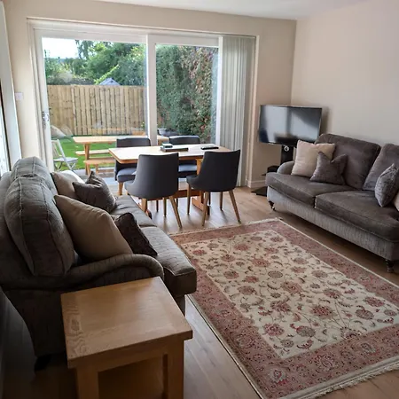 19 Snowdon Apartment