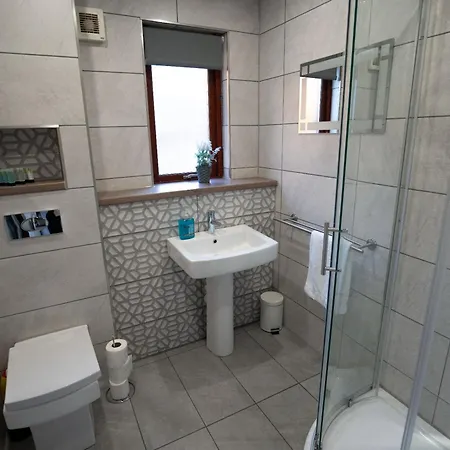 One Bedroom Ground Floor Flat Apartment