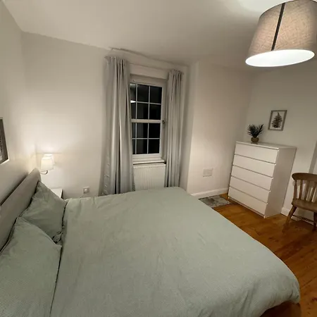 Haven: Charming 3b In Centre Apartment *