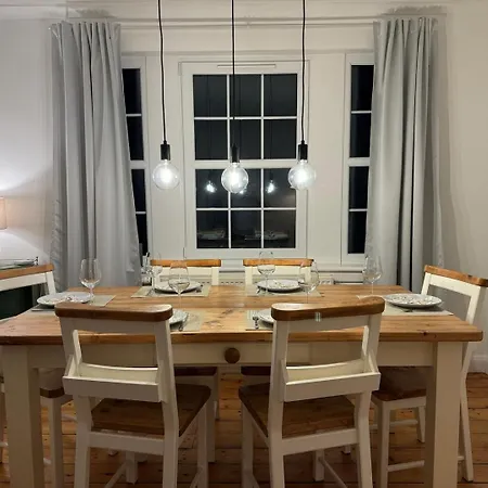 Haven: Charming 3b In Centre Apartment Stirling