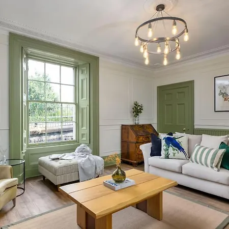 Historic Trackside Retreat, Charming Getaway Holiday home *
