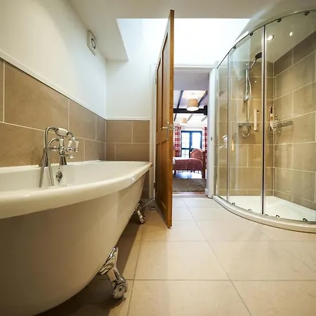 Thornhill Lodge, Historic 4 Bed, 4 Ensuite Stirling