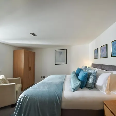 Thornhill Lodge, Historic 4 Bed, 4 Ensuite Holiday home Stirling