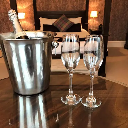 Victoria Square & The Orangery Hotel 5*