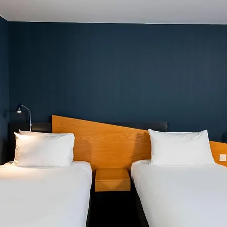 Express By Ihg Hotel 3*