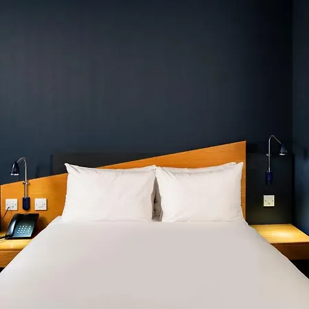 Express By Ihg Hotel