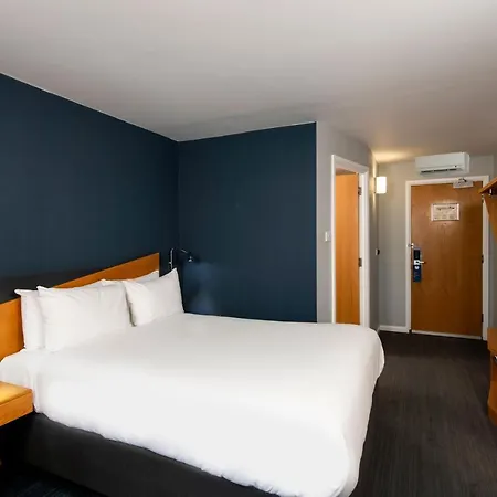 Express By Ihg Hotel 3*