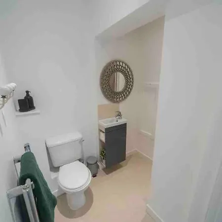 Broad Street Apartment
