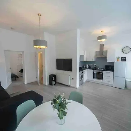Broad Street Apartment Stirling