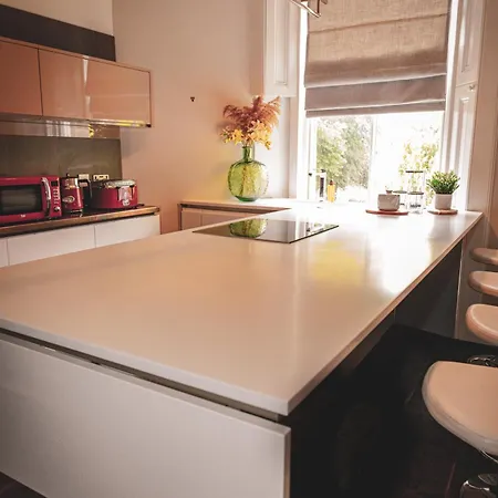 Spacious 4 Bedroom Flat In