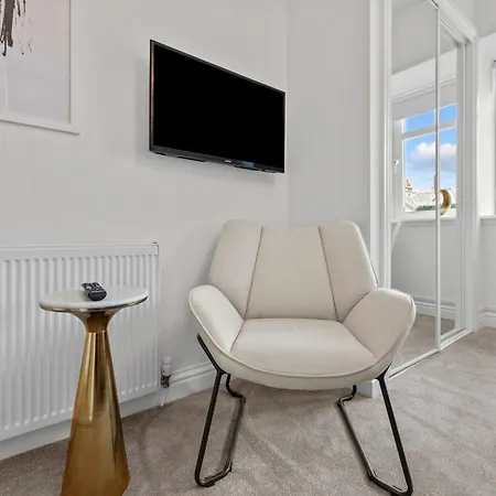 Hotel Causeway House 4*