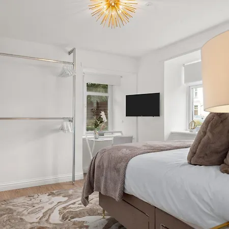 Hotel Causeway House 4*