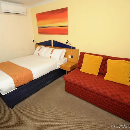 Express By Ihg Hotel