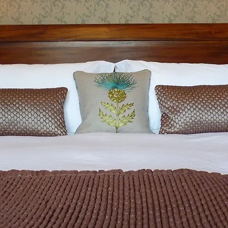 Victoria Square & The Orangery Hotel 5*
