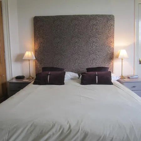 Bed & Breakfast Neidpath 4*